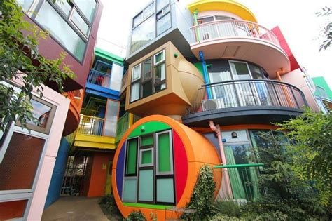 most colorful buildings in tokyo.